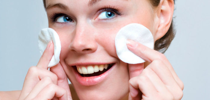 Pulizia del viso tutorial - Scopri come fare la pulizia del viso fai da te in casa con prodotti naturali senza andare dall'estetista.