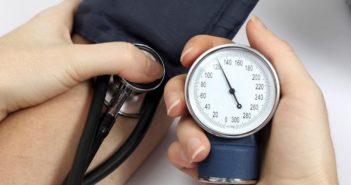 pressione alta sintomi cause rimedi naturali valori normali pressione arteriosa cosa mangiare e cibi da evitare ipertensione