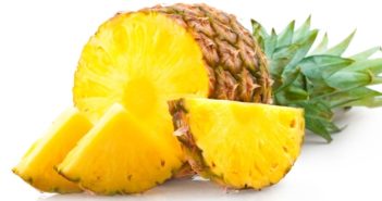 Ananas proprietà benefici usi e controindicazioni. Scopri le proprietà benefiche dell'ananas, gli usi in cucina, le controindicazioni e gli effetti collaterali.