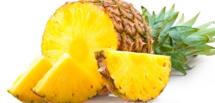 Ananas proprietà benefici usi e controindicazioni. Scopri le proprietà benefiche dell'ananas, gli usi in cucina, le controindicazioni e gli effetti collaterali.