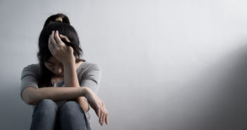 Depressione: cause, sintomi e rimedi naturali